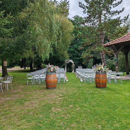 Logis-Hotel-Restaurant La Gentilhommiere Artres Luaran gambar